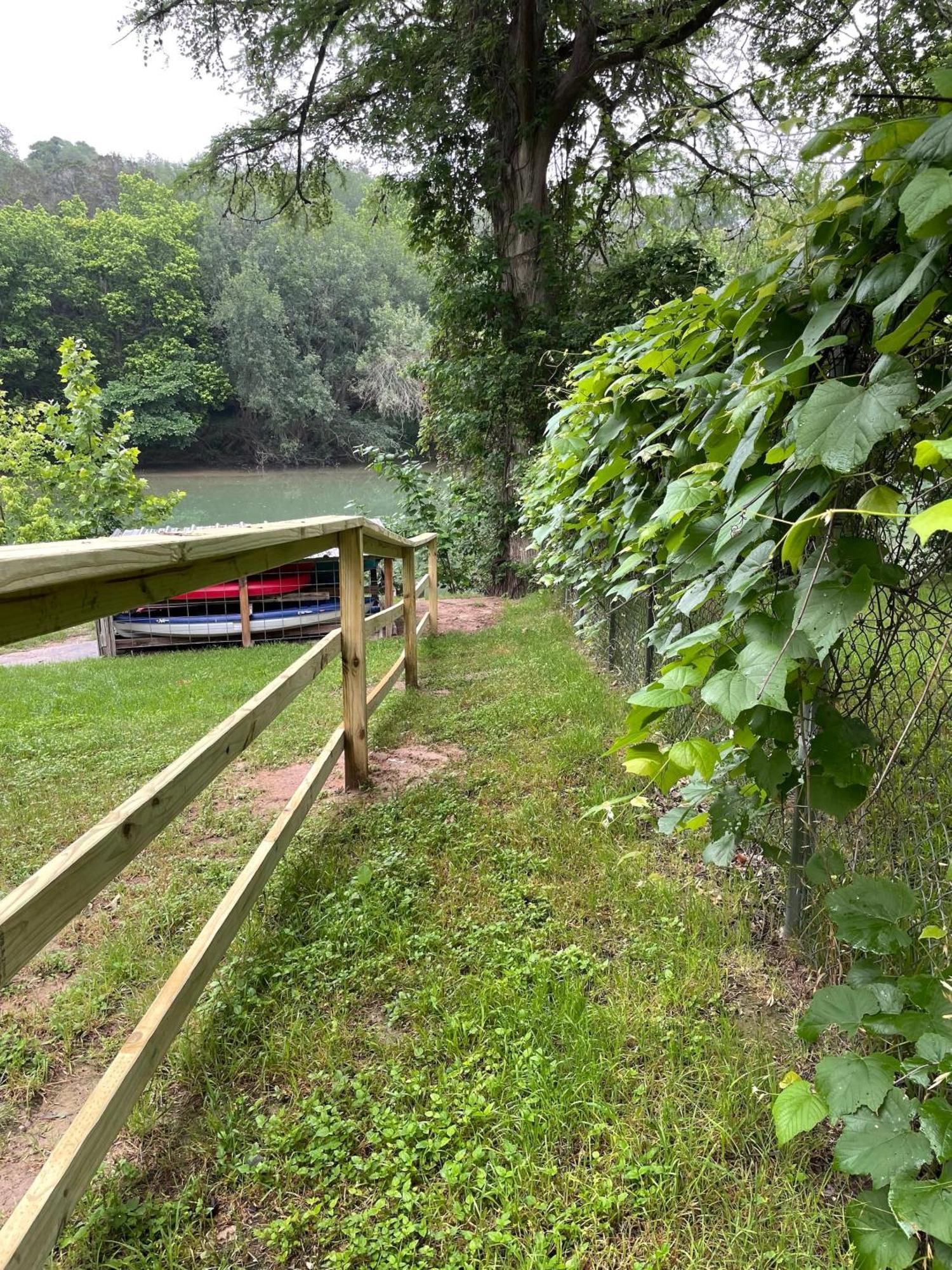 Rv Located On Private Property, Providing Access To The Guadalupe River, Accommodates Up To 5 Guests New Braunfels Exteriör bild