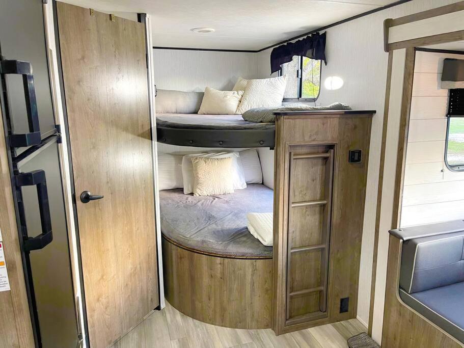 Rv Located On Private Property, Providing Access To The Guadalupe River, Accommodates Up To 5 Guests New Braunfels Exteriör bild