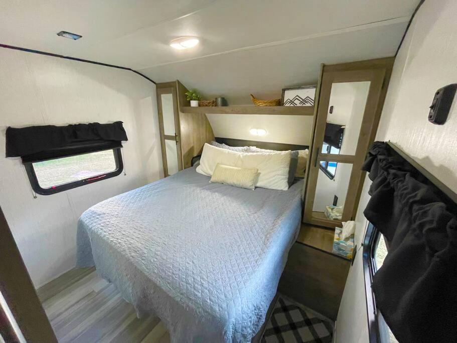 Rv Located On Private Property, Providing Access To The Guadalupe River, Accommodates Up To 5 Guests New Braunfels Exteriör bild