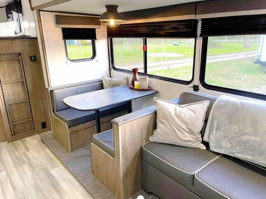 Rv Located On Private Property, Providing Access To The Guadalupe River, Accommodates Up To 5 Guests New Braunfels Exteriör bild