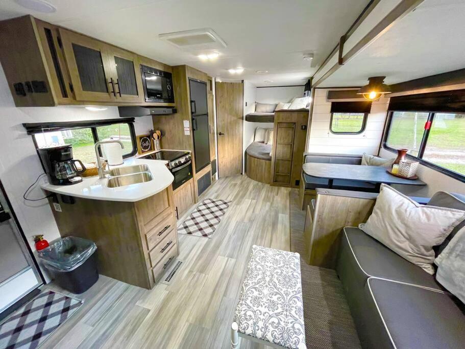 Rv Located On Private Property, Providing Access To The Guadalupe River, Accommodates Up To 5 Guests New Braunfels Exteriör bild