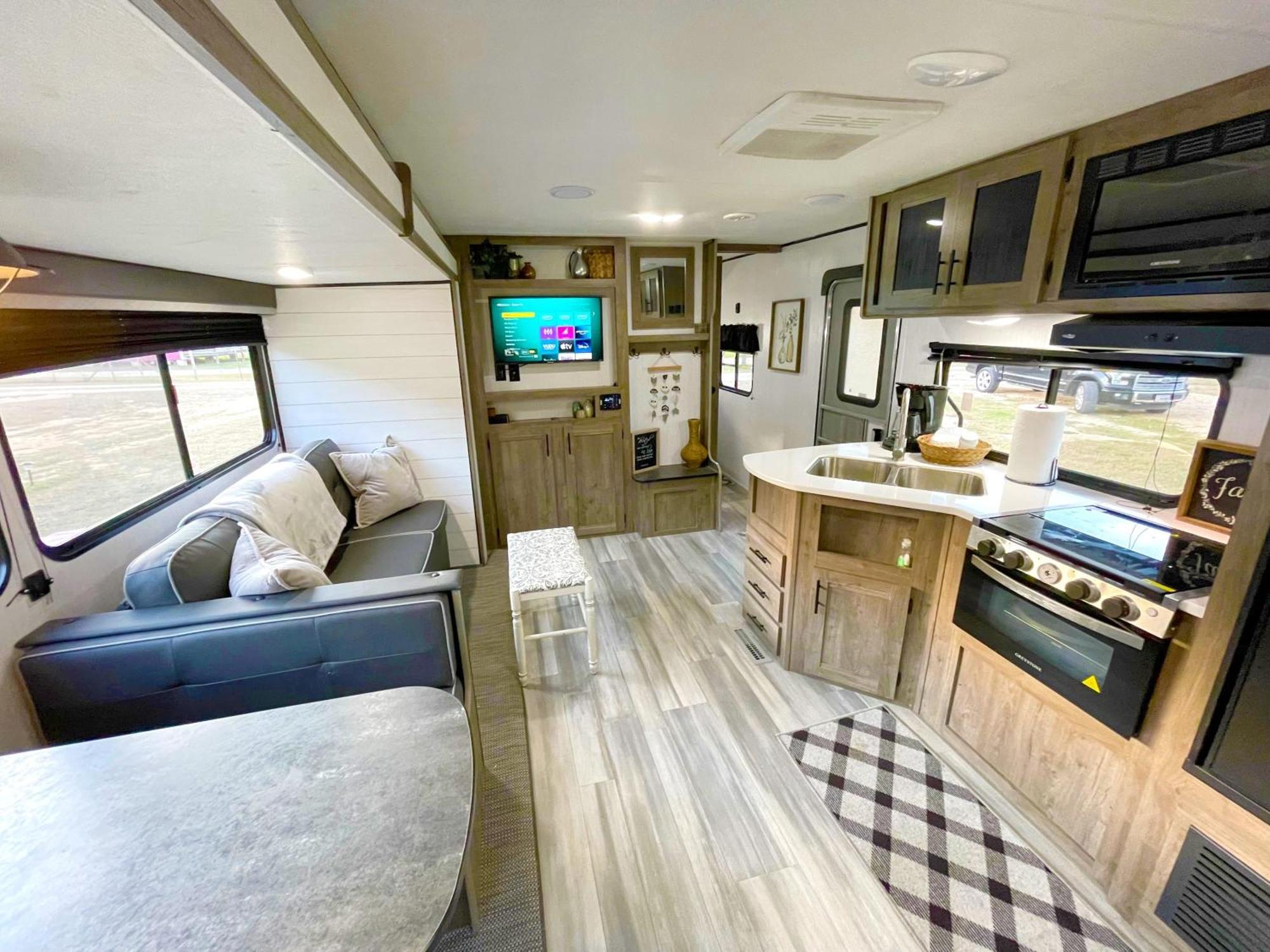 Rv Located On Private Property, Providing Access To The Guadalupe River, Accommodates Up To 5 Guests New Braunfels Exteriör bild